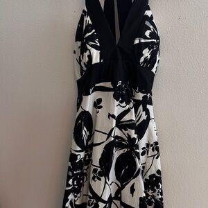 Chic Black and White Floral Backless Dress